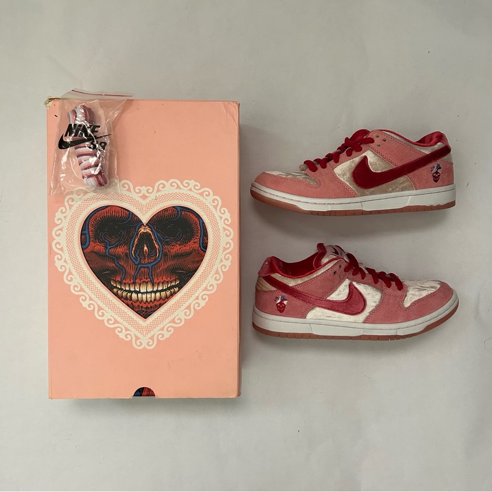 Nike SB Dunk Low “Strange Love” (1:1)